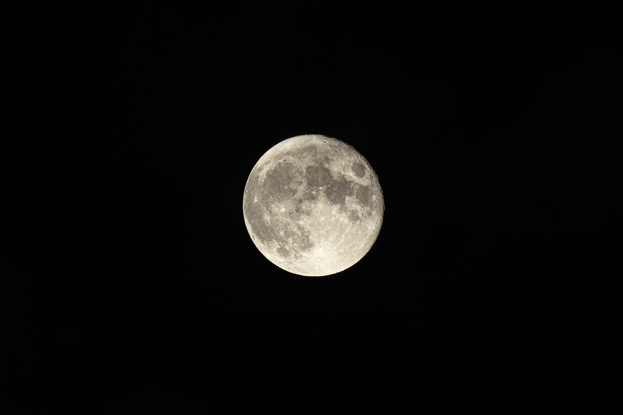 満月の商用利用可能なフリー写真素材
