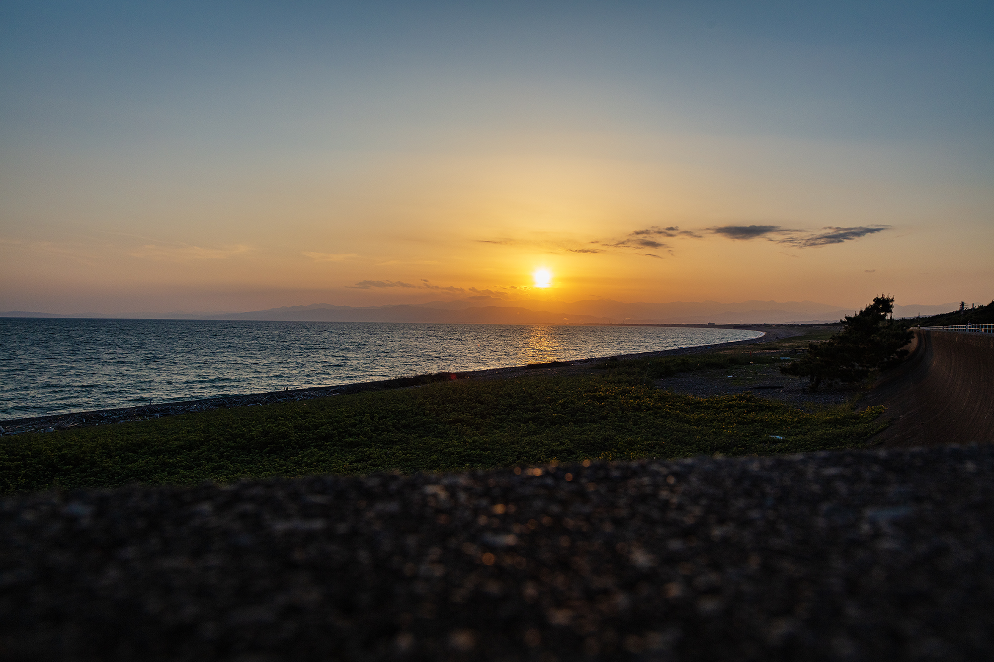 沼津 千本浜海岸の夕陽の商用利用可能なフリー写真素材