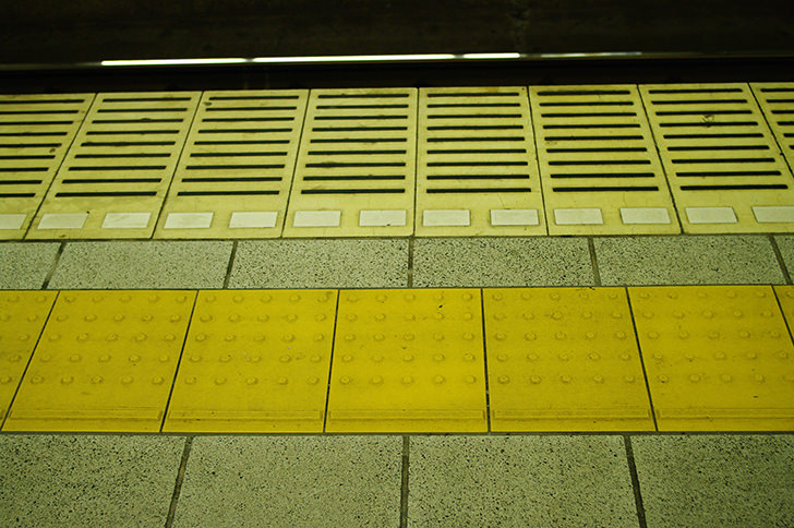東京メトロ地下鉄駅ホームのフリー写真素材