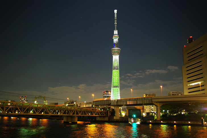 隅田川とスカイツリー夜景の商用利用可能なフリー写真素材