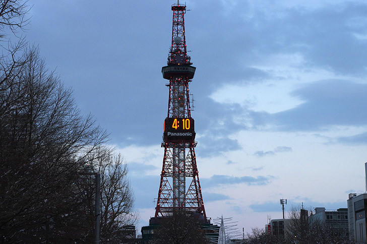 夕方の札幌テレビ塔の商用利用可フリー写真素材1584 フォトック