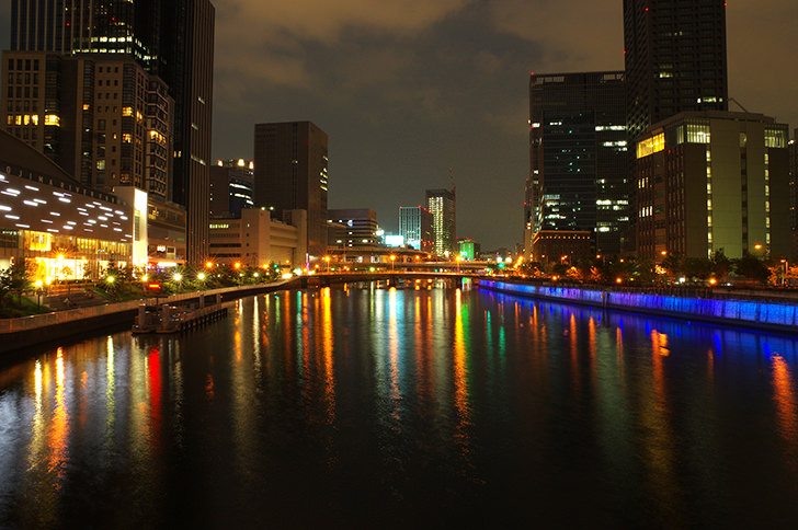 大阪中之島の夜景の商用利用可能なフリー写真素材