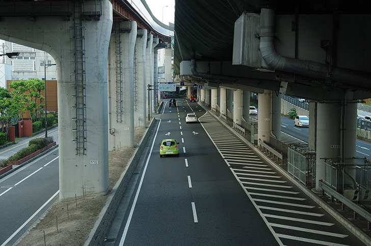 神戸駅前の道路のフリー写真素材