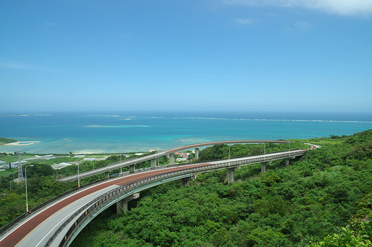 ニライカナイ橋（沖縄）のフリー写真素材