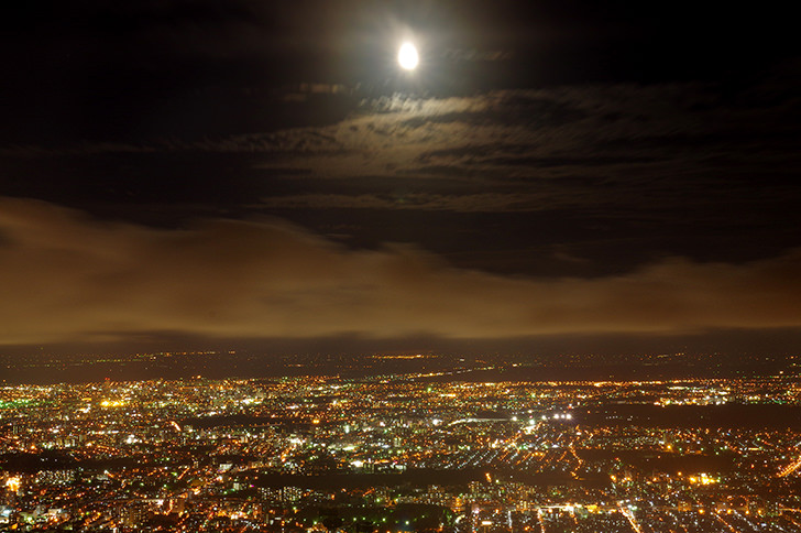 藻岩山から見た札幌の夜景のフリー写真素材
