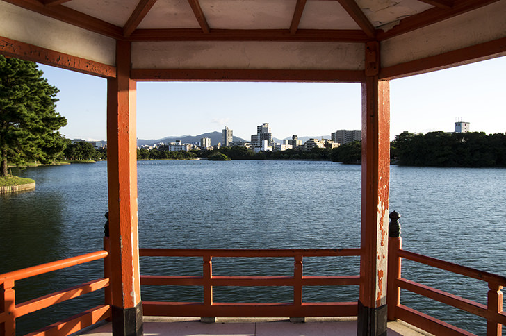 福岡大濠公園の浮見堂からの景色のフリー写真素材