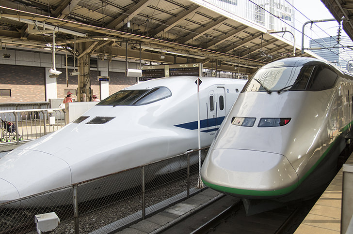 山形新幹線Ｅ３系「つばさ」と７００系新幹のフリー写真素材