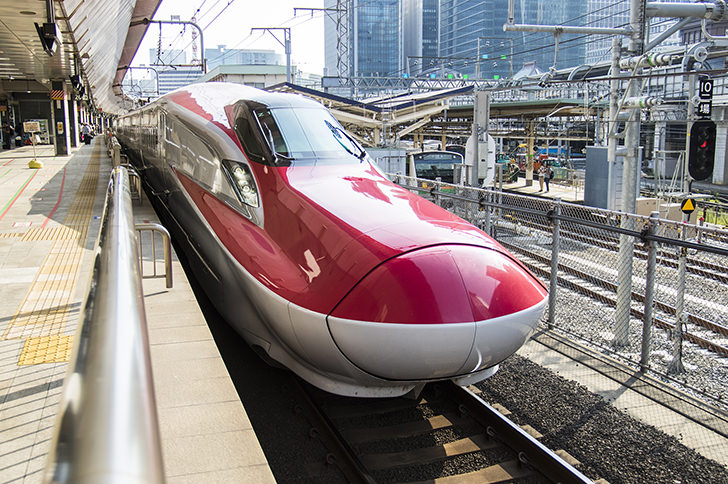 東北新幹線E6系「スーパーこまち」のフリー写真素材