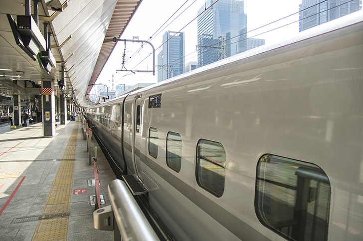 東北新幹線E6系「スーパーこまち」のフリー写真素材