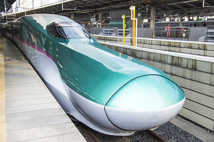 東北新幹線E5系「はやぶさ」の商用利用可能なフリー写真素材