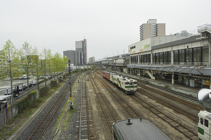 JR宇都宮駅ホームと烏丸線のフリー写真素材