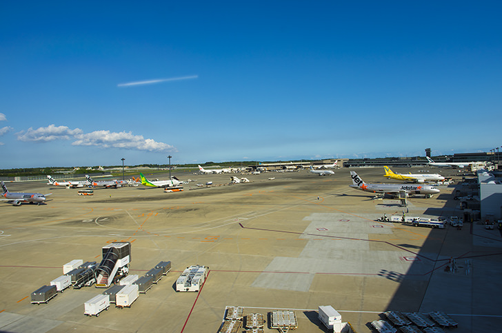 成田空港第3ターミナルの飛行機のフリー写真素材