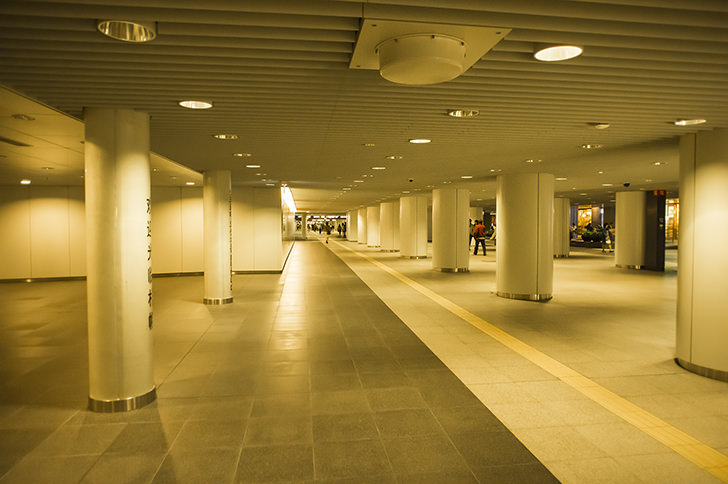札幌駅前通地下歩行空間(チカホ)のフリー写真素材