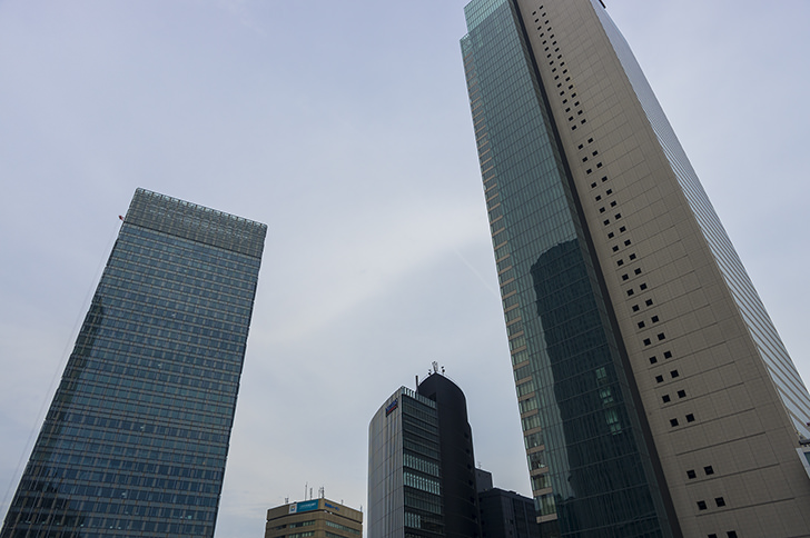 名古屋駅付近の高層ビルのフリー写真素材