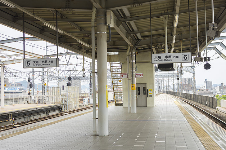 岐阜駅ホームのフリー写真素材