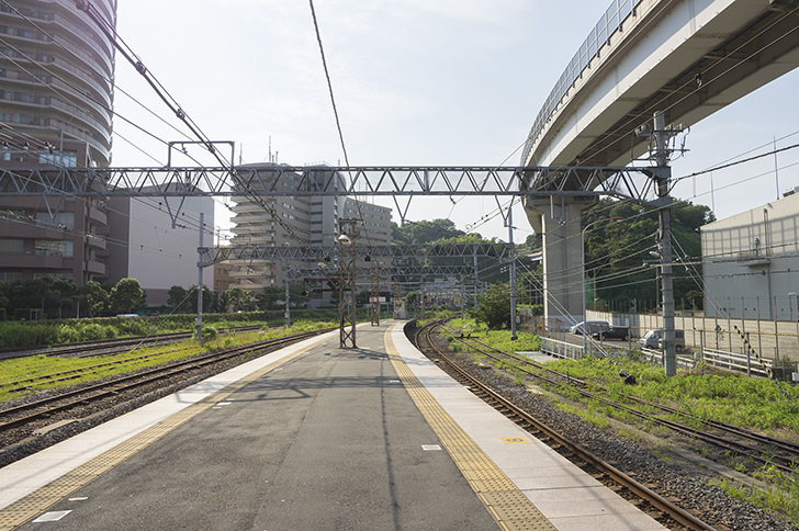 JR横須賀駅ホームのフリー写真素材