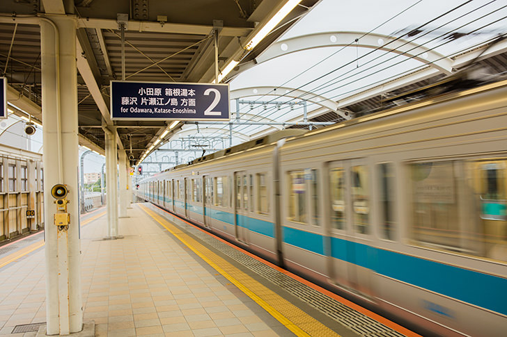 小田急線経堂駅ホームのフリー写真素材