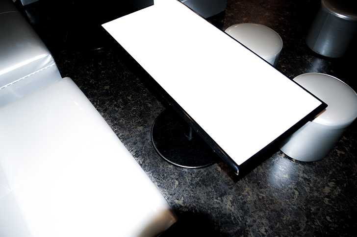 スナックバーのテーブルの商用利用可フリー写真素材5732 フォトック