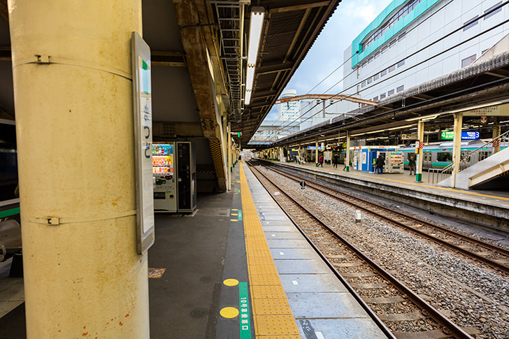 松戸駅ホームのフリー写真素材