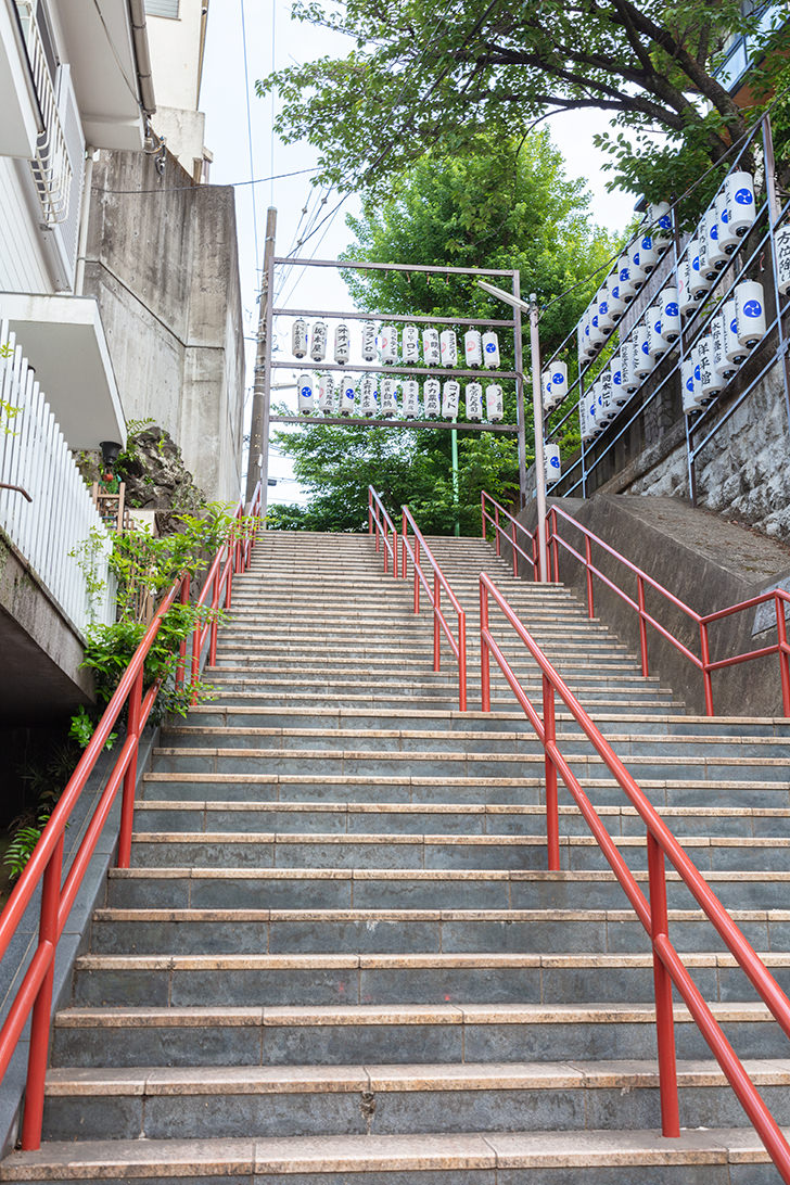 須賀神社の階段のフリー写真素材
