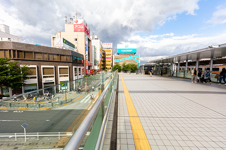 中野駅前の通路のフリー写真素材
