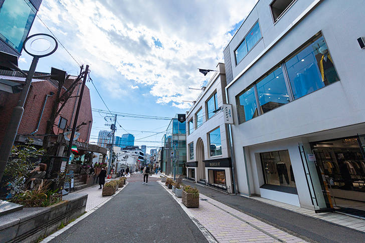 原宿　旧渋谷川遊歩道路のフリー写真素材
