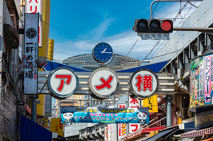上野 アメ横看板の商用利用可能なフリー写真素材