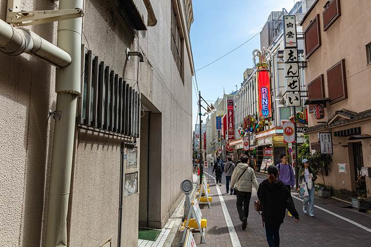 上野御徒町中央通りのフリー写真素材