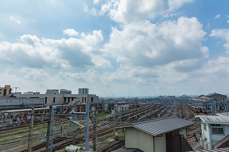 新前橋駅周辺の線路のフリー写真素材