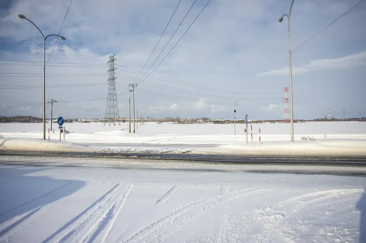 国道231号の雪景色のフリー写真素材