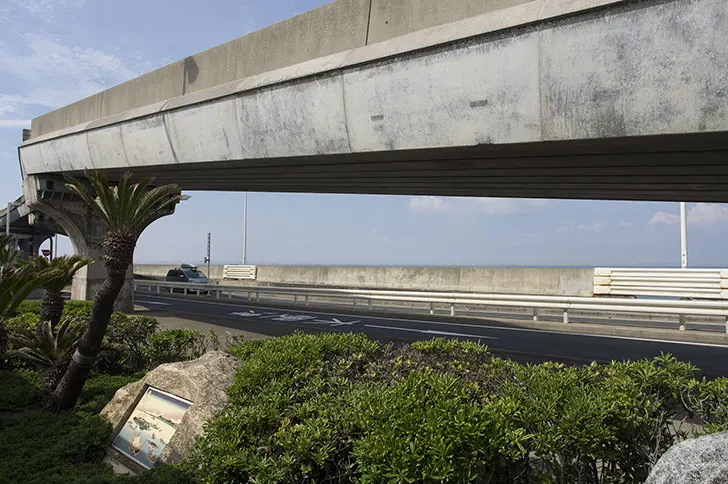 海ほたる内の高速道路のフリー写真素材
