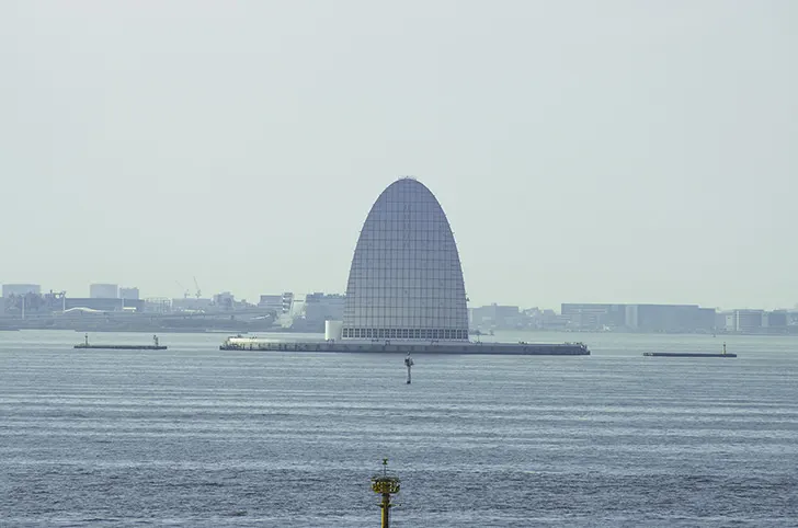 風の塔(川崎人工島)のフリー写真素材