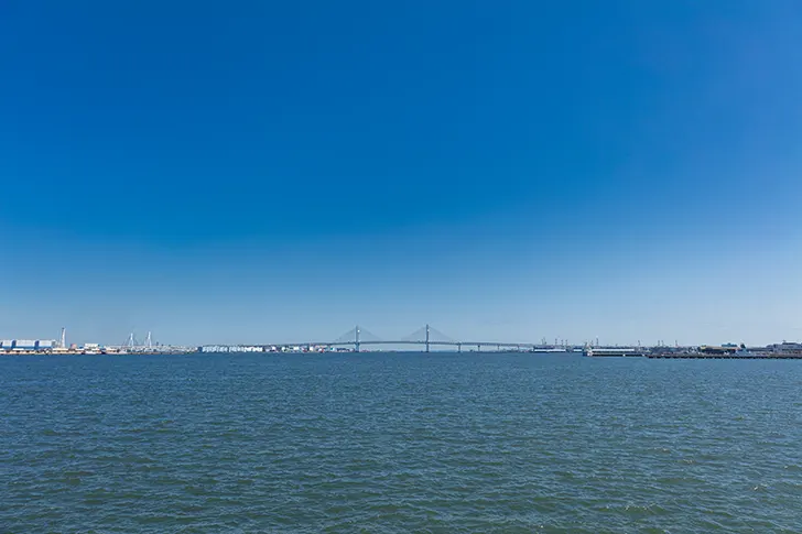 横浜 臨港パークから見える海のフリー写真素材
