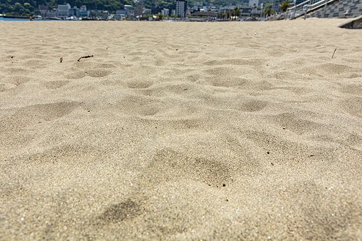 熱海サンビーチの砂浜のフリー写真素材