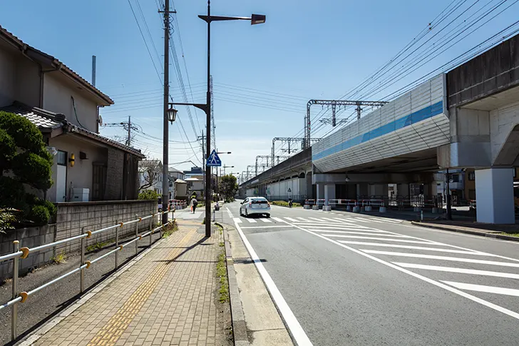 越谷駅付近 高架下沿いのフリー写真素材