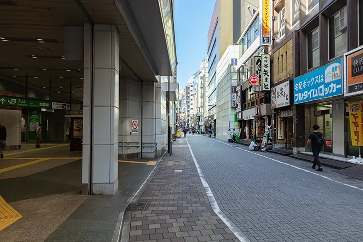 JR神田駅前のフリー写真素材