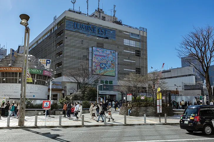 新宿駅東口周辺のフリー写真素材