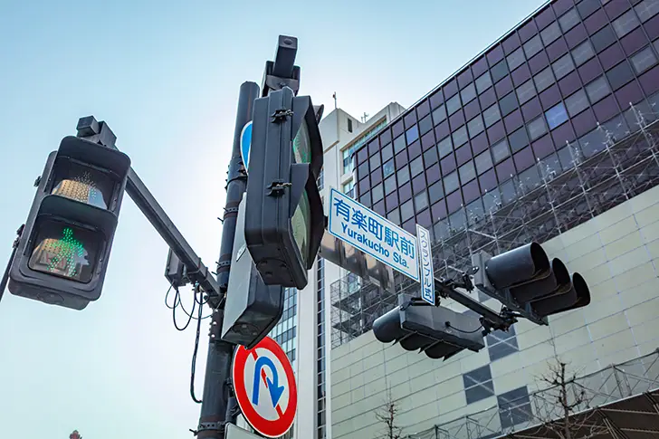 Free Traffic light in front of Yurakucho Station Photo Material