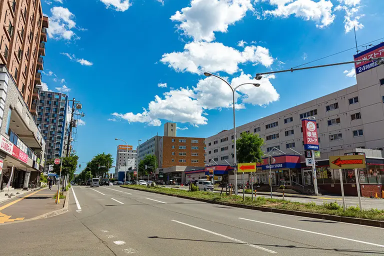 地下鉄白石駅周辺 南郷通のフリー写真素材