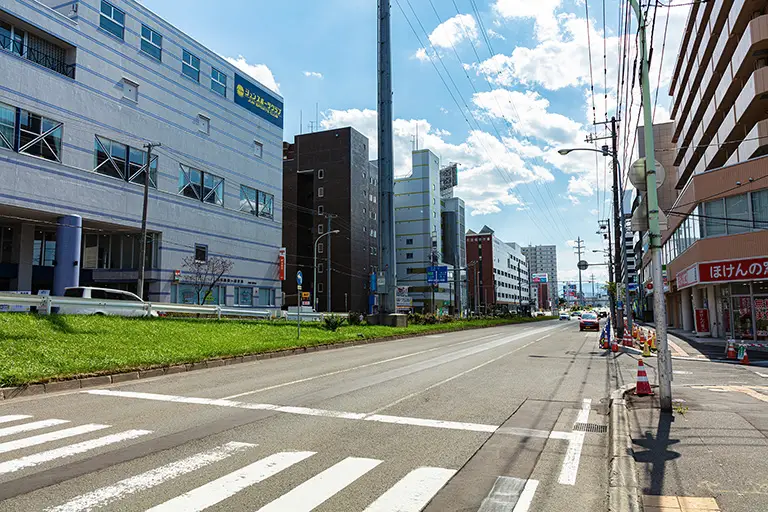地下鉄白石駅近く 環状通のフリー写真素材