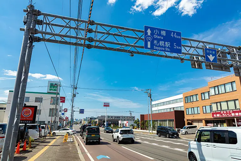 白石 国道12号線のフリー写真素材