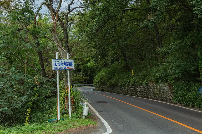 新府城跡付近 山梨県道17号のフリー写真素材
