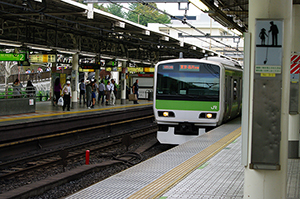 山手線（上野駅ホーム）のフリー写真素材