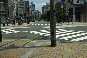 神戸元町市街（横断歩道）のフリー写真素材