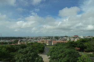 首里城から見た沖縄の街並のフリー写真素材