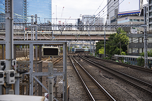 JR浜松町駅付近の線路のフリー写真素材