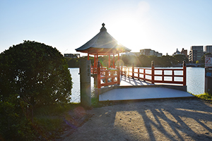 福岡大濠公園の浮見堂のフリー写真素材