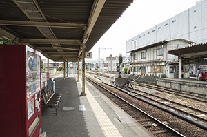 香椎駅ホームのフリー写真素材