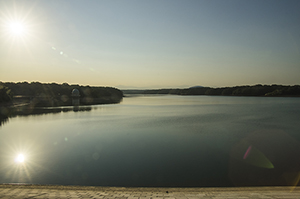 多摩湖（村山貯水池）のフリー写真素材