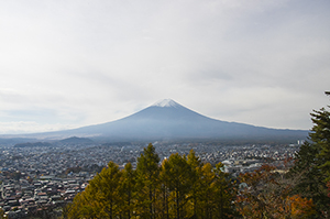 富士山と富士吉田市のフリー写真素材
